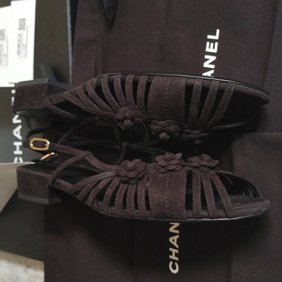 Chanel Black Suede Sandals 40 Interlocking CC Logo Camellia Flowers 2021 Cruise - Picture 12 of 16